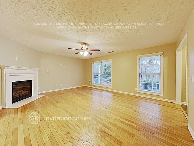 Photo - 690 Castlebrooke Dr SE