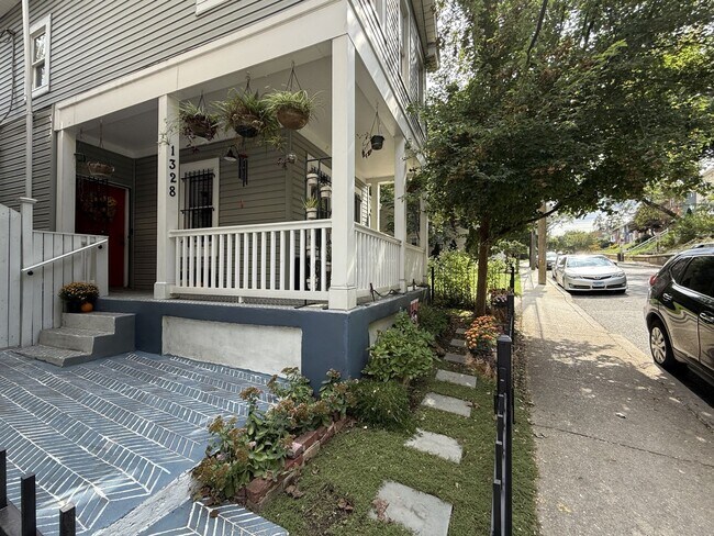1328 Morris Rd SE