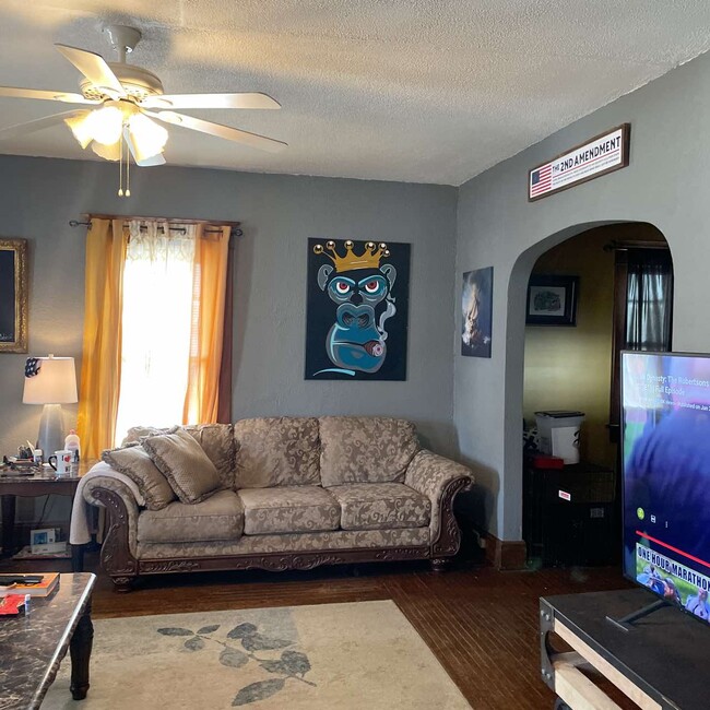 Photo - 208 S Main St