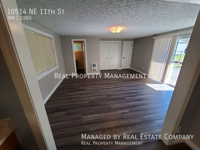 Photo - 10514 NE 11th St