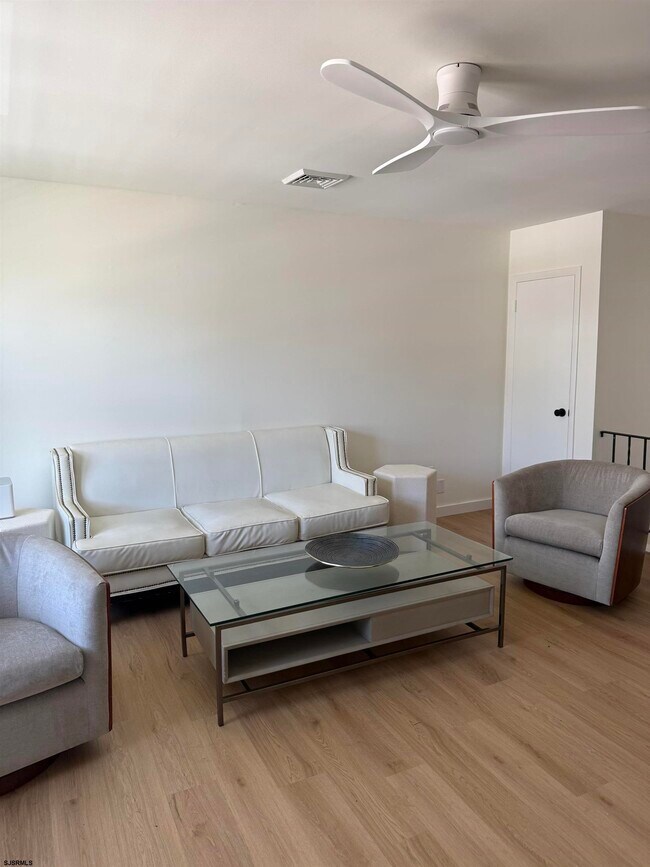 210 N Surrey Ave
