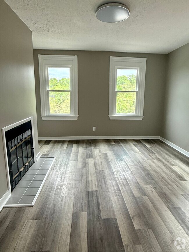 Building Photo - 3 bedroom apartment by UC campus! Unit 2