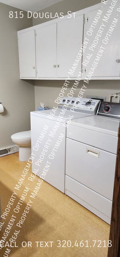 Photo - 815 Douglas St