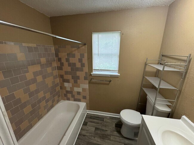 Photo - 3712 Case St