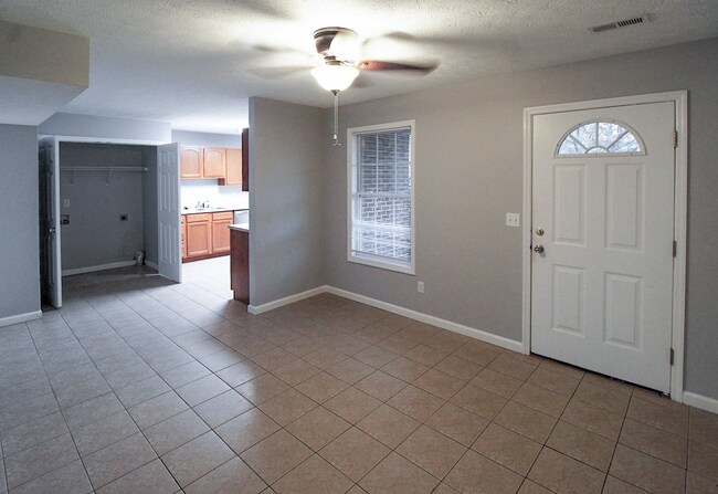 Photo - 561 Hampton Way