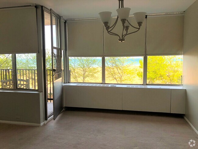 You cannot beat this view from the spacious dining & living room! - 5757 N Sheridan Rd Unit 2B Rental