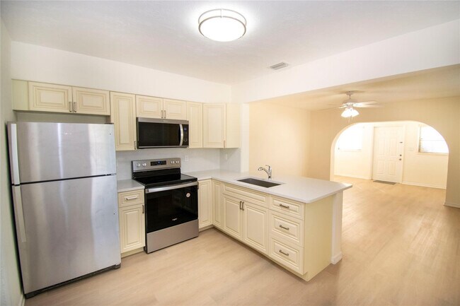 Photo - 2547 Roosevelt St