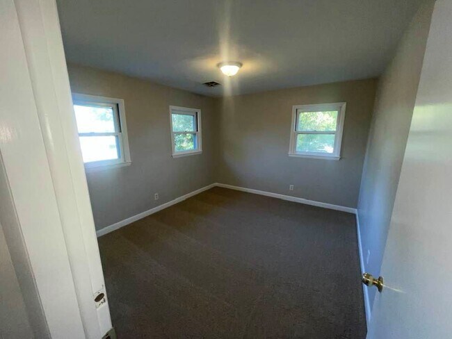 Photo - 137 N Dudley St