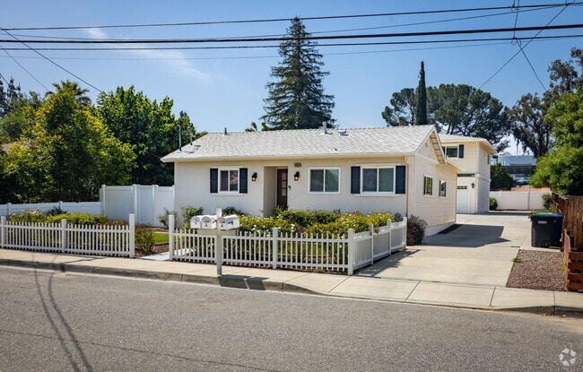 Building Photo - 25461 Cole St Unit #1 Rental