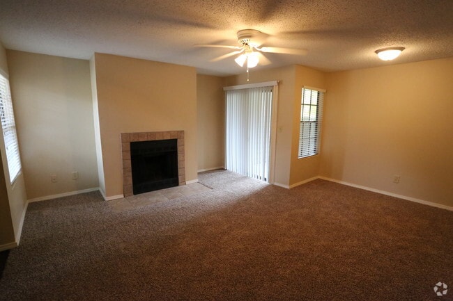 2BR,2BA - 920SF