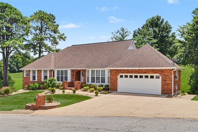 102 Lexington Ln