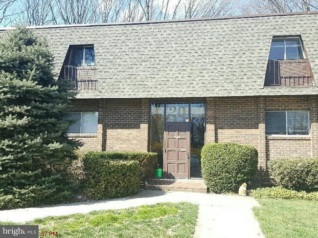 Building Photo - 11620 Vantage Hill Rd Unit 22B