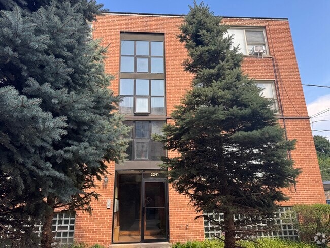 Building Photo - 2241 W Farwell Ave Rental