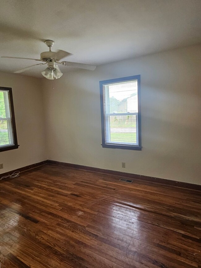 Photo - 2 Henderson Dr