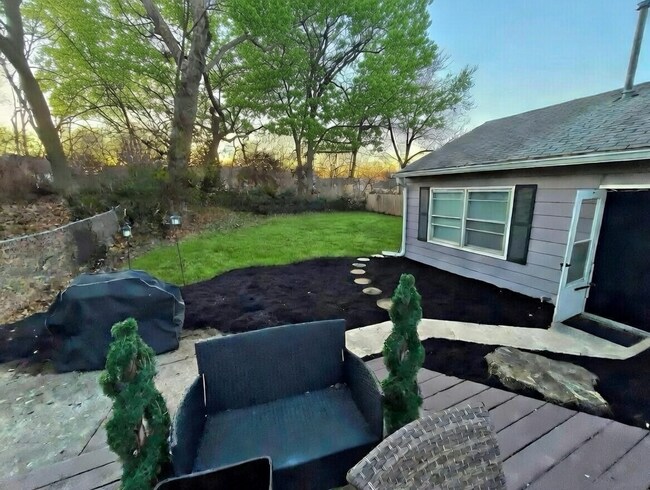 Photo - Tiehen Realty - Booth Unit 3906 Booth