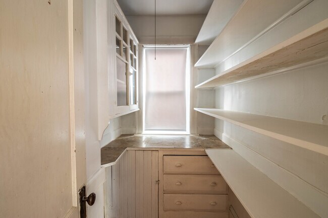 28 Commonwealth Rd Unit 1