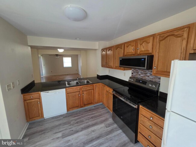 Photo - 218 E N St