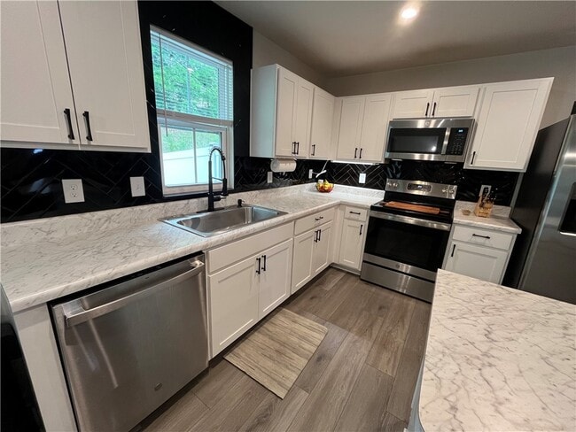 Photo - 131 Sarnesfield Wy