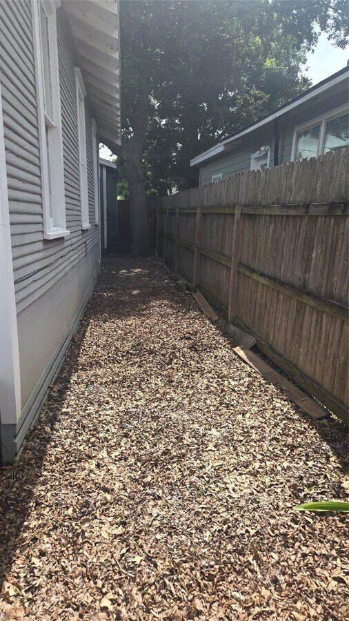 Photo - 2118 Carter St