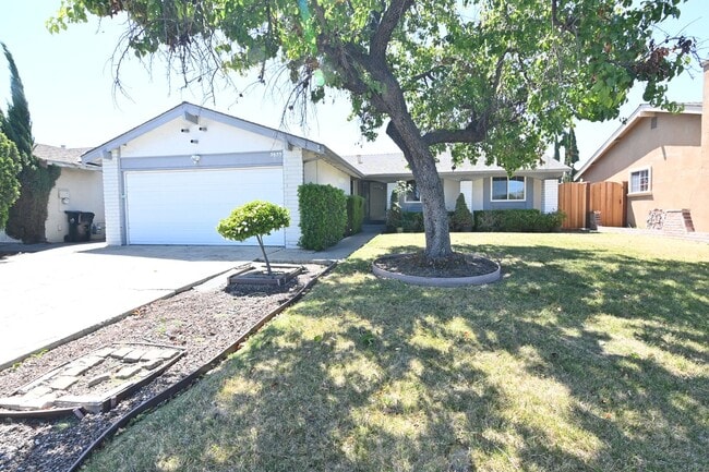 Building Photo - 5659 Lathrop Dr