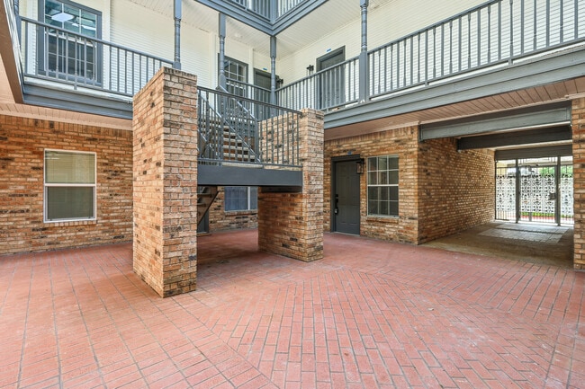 Building Photo - 5325 Bent Tree Forest Dr Unit 1108