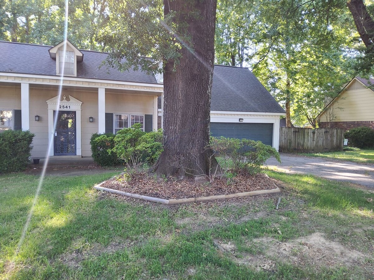 Photo - 2541 Surrey Wood Dr