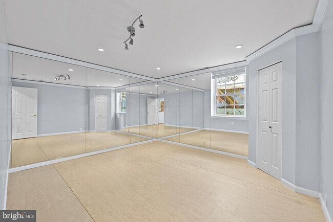 Photo - 5937 Avon Dr