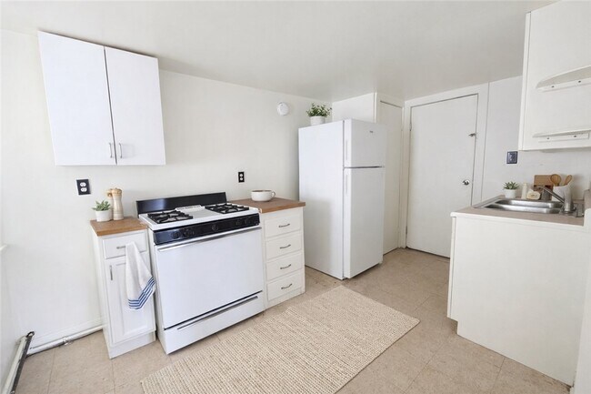 Photo - 130 E Elisha St