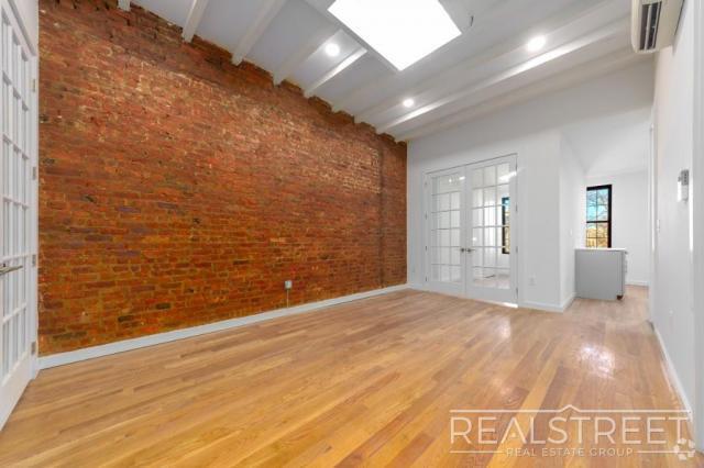 Building Photo - 4 bedroom in BROOKLYN NY 11221 Unit 3 Rental