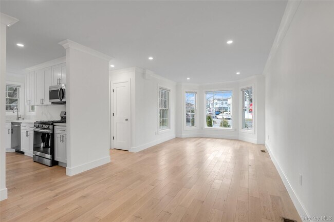 Photo - One Manhasset Ave