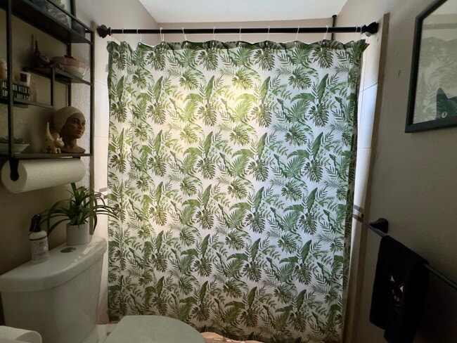 Bathroom - 3074 Brookview Ave Unit A