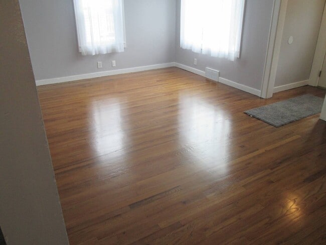 Photo - 118 Maxwell Ave