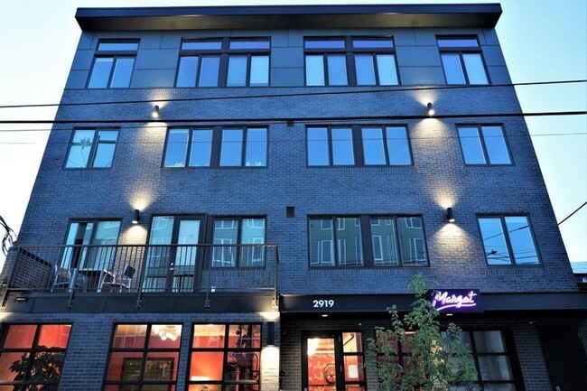 Building Photo - 2919 SE Division St Unit 403