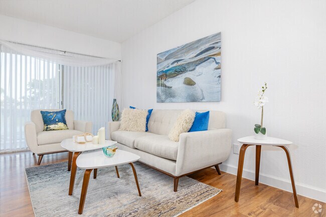 Ashling 1BR, 1BA - 750SF - Living Room