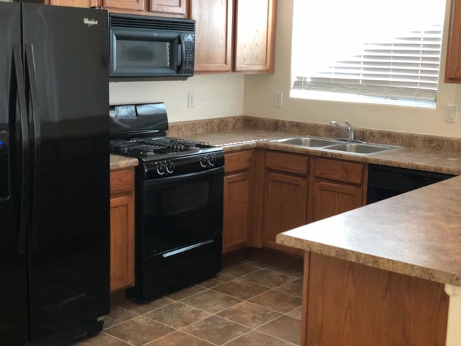 Photo - 811 W Spruell Ave