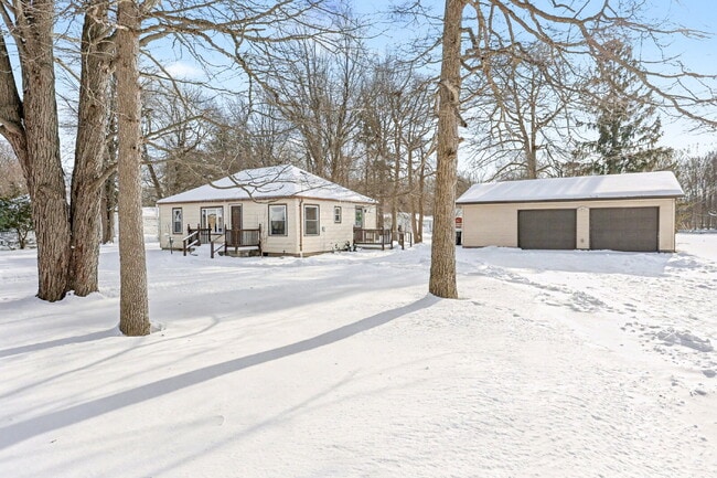 Building Photo - Completely Updated 3 Bedroom Home -  $1600/Month