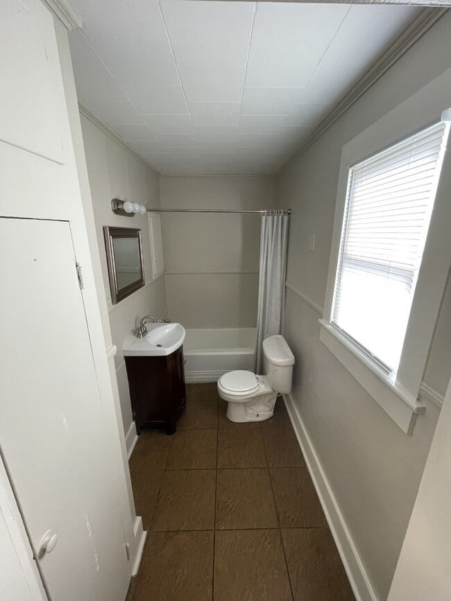 609 Jefferson Blvd Unit B