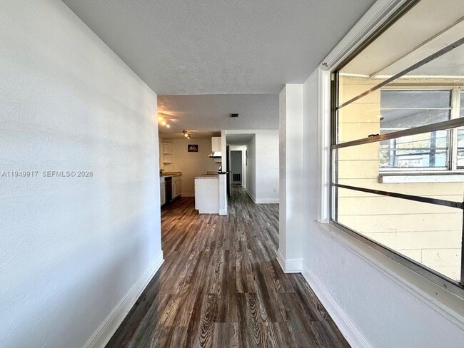 Photo - 565 Forrest Dr