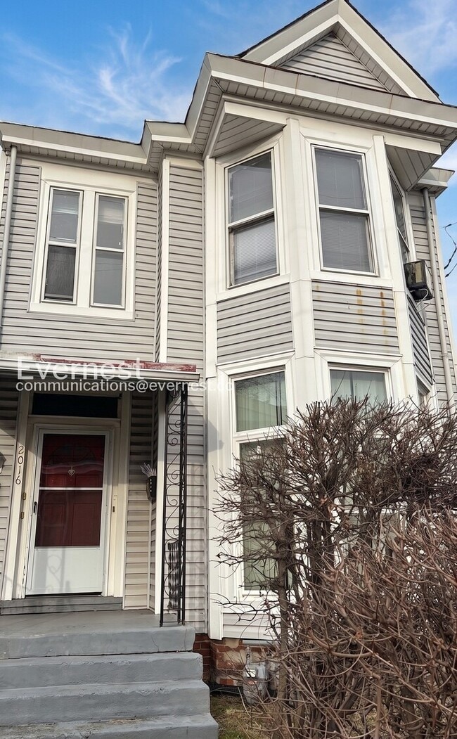 Building Photo - 2016 Fairmount Ave Unit Apt 2