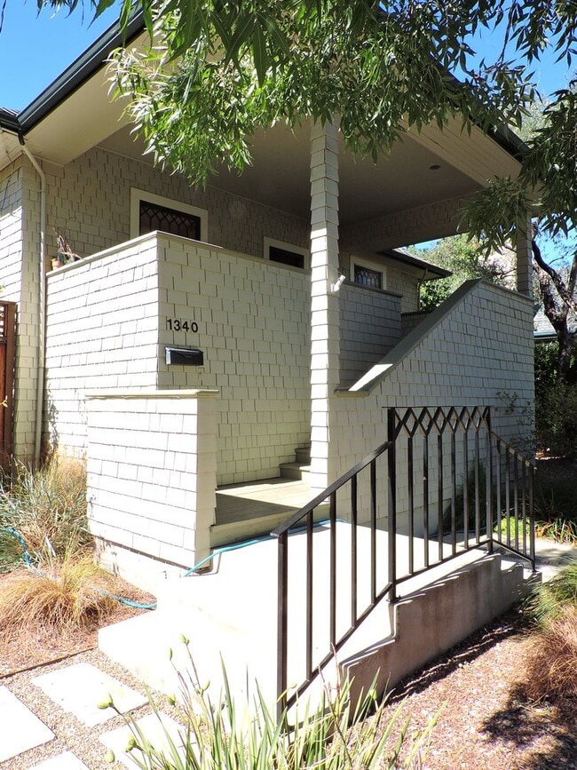 Photo - 3 Bedrooms, 2 Bathrooms Saint Helena Charm with Modern Conveniences