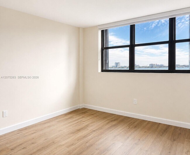Photo - 555 NE 30th St Unit 603