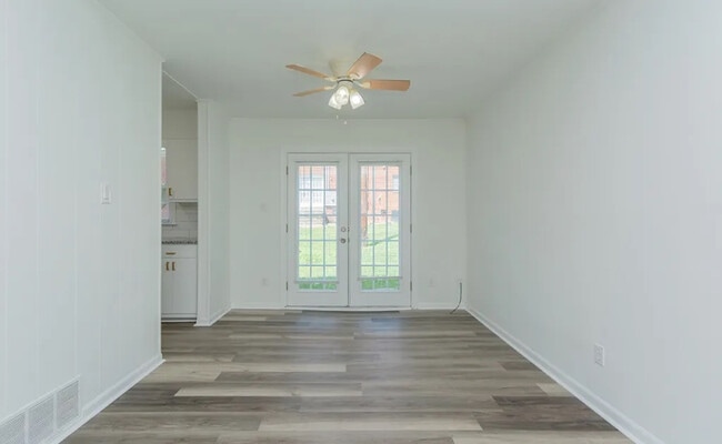 Room in Townhome on Greenbriar Rd - Room in Townhome on Greenbriar Rd
