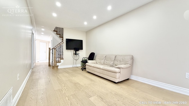 Photo - 190 Moffatt Av