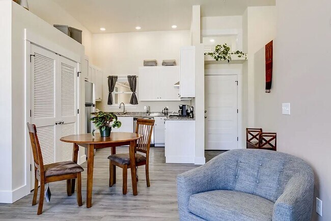 Photo - 607 E Main St Unit 202