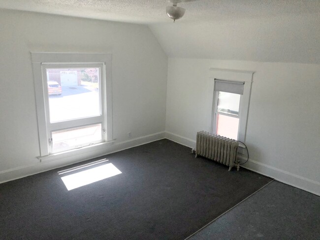 Photo - 225 W Loucks St