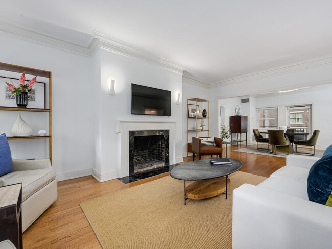 Photo - 202 E Walton Pl