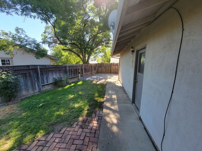 Photo - 3 Bedroom House across the street from Mar...