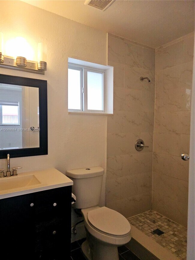 Photo - 1736 SW 3rd St Unit 1