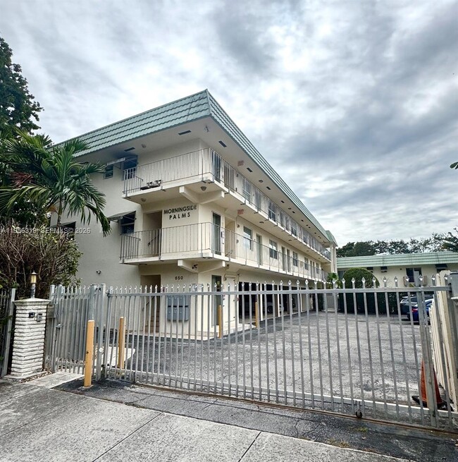 Building Photo - 650 NE 61st St Unit 36