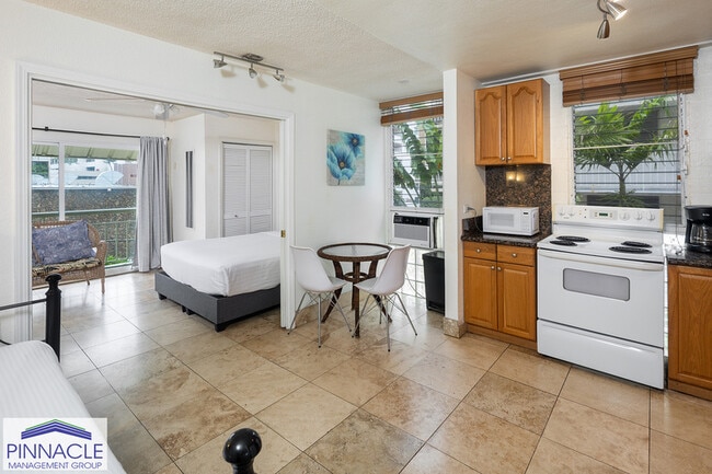 Building Photo - 240 Lili?uokalani Ave Unit 302